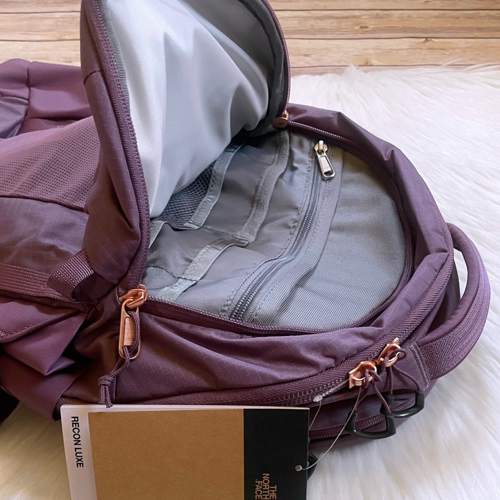 The North Face Women’s Recon Luxe 30 Liter Backpack - Picture 7 of 10